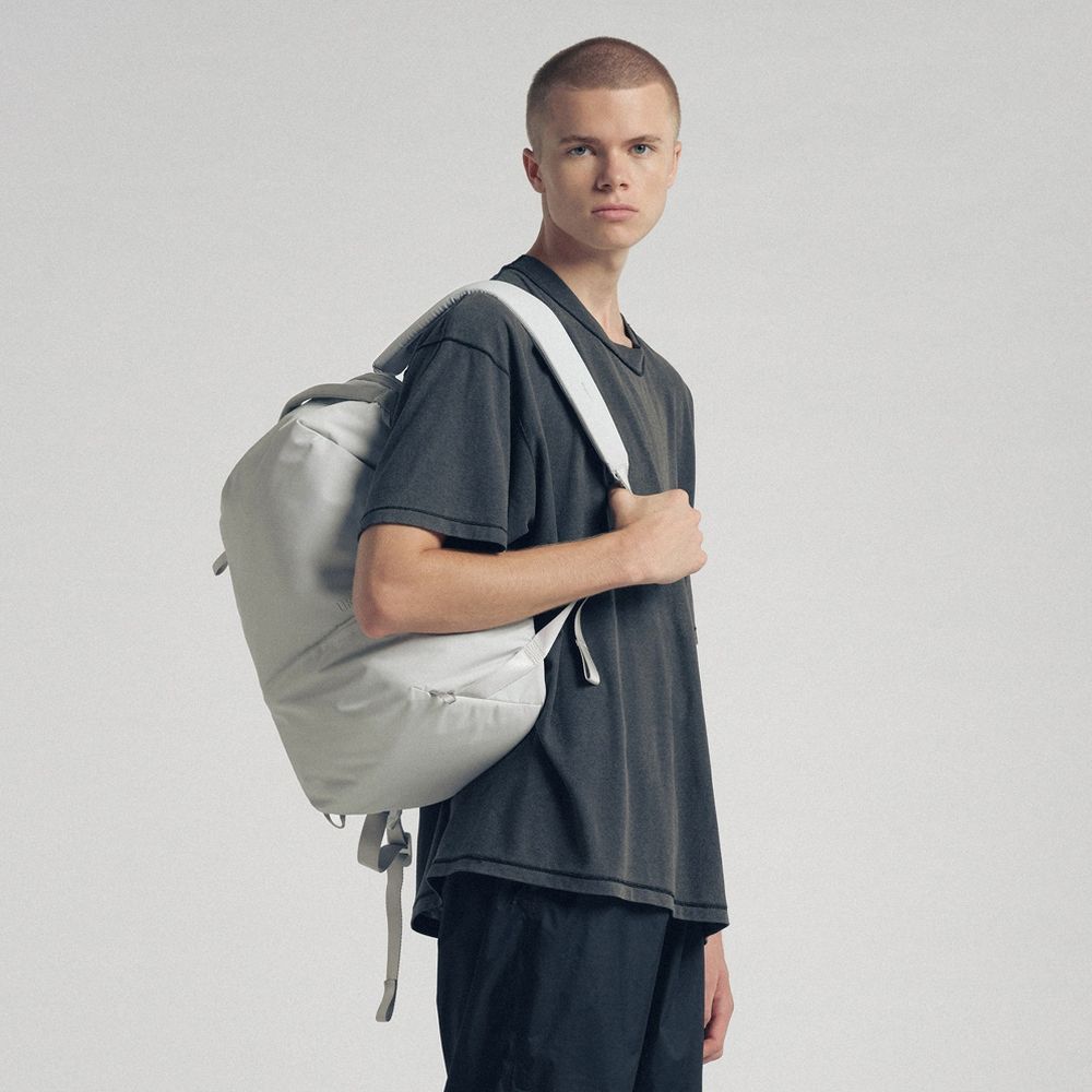 Urth Arkose 20L Backpack (Ash Grey)