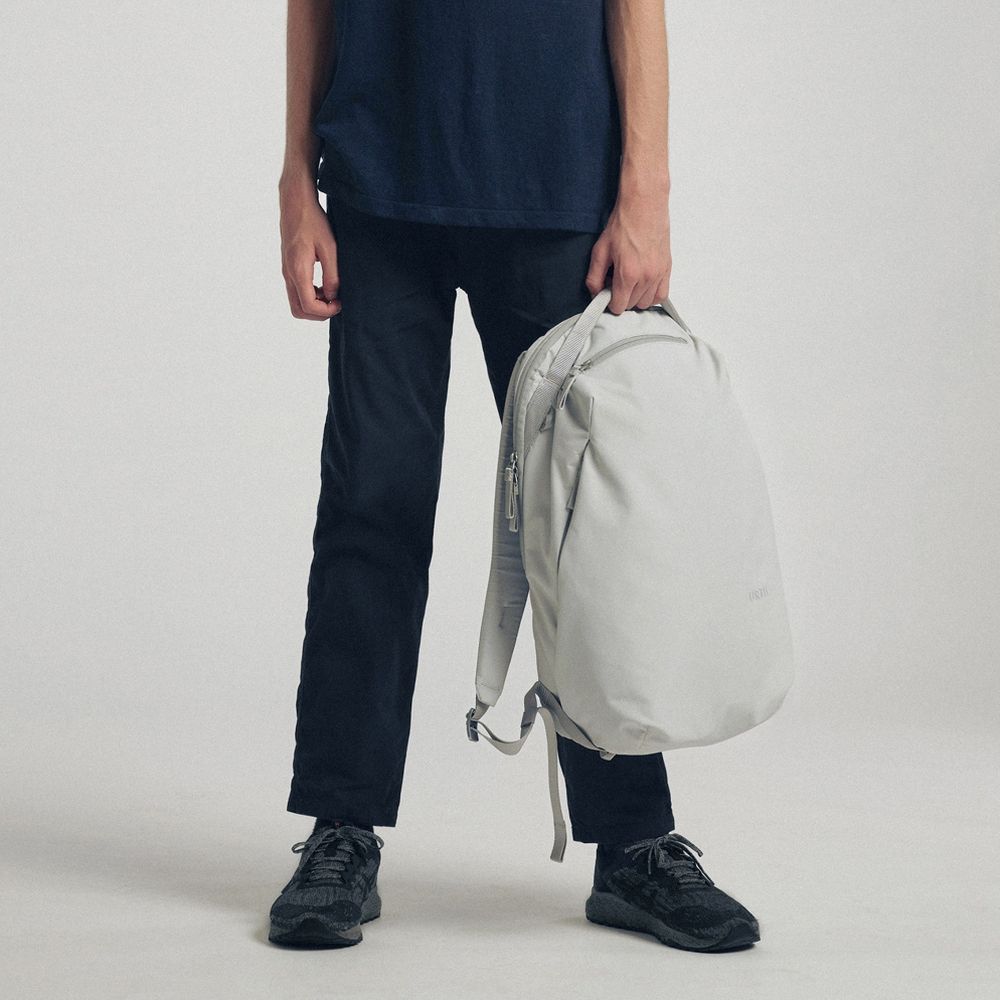 Urth Norite 24L Backpack (Ash Grey)