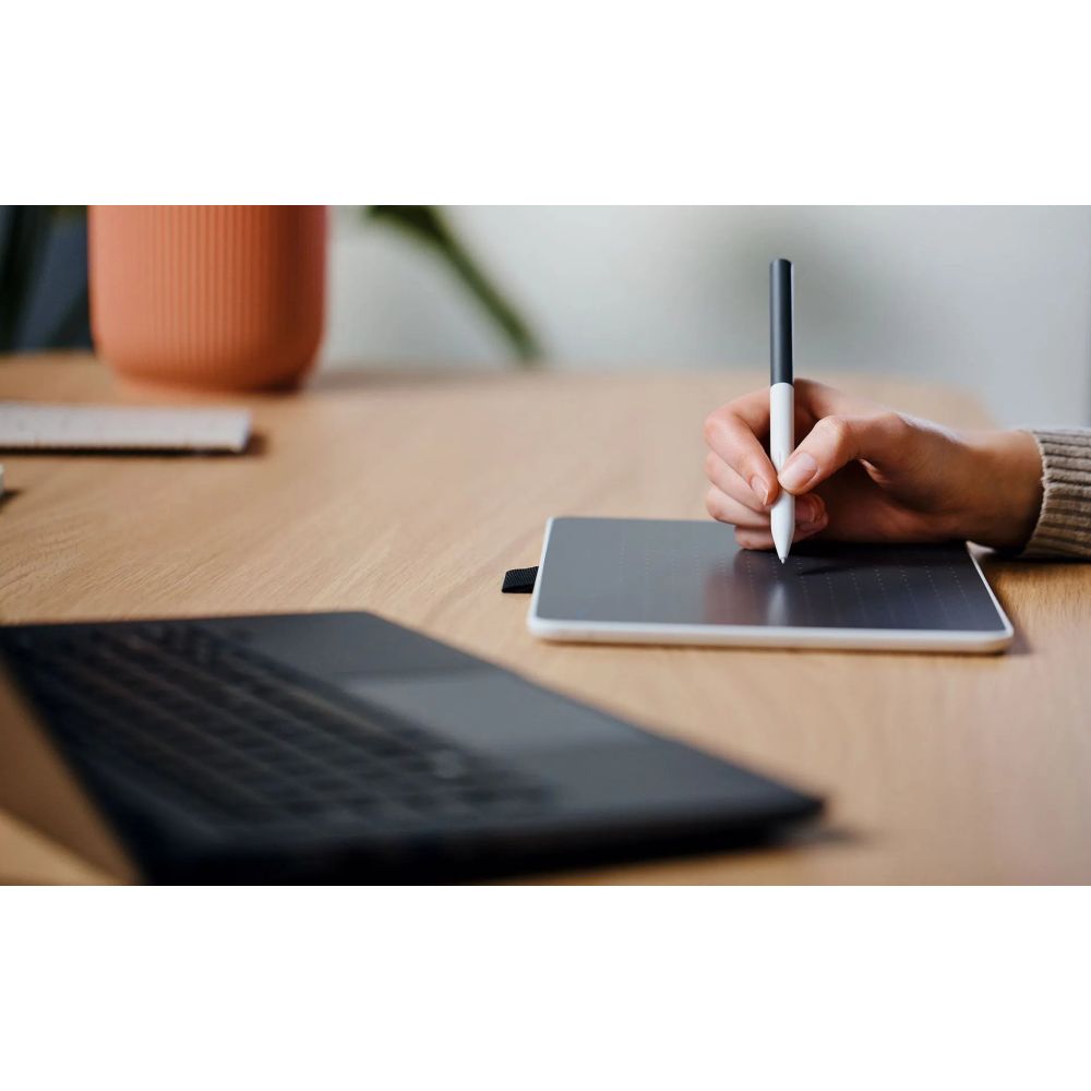 Wacom One S pen tablet