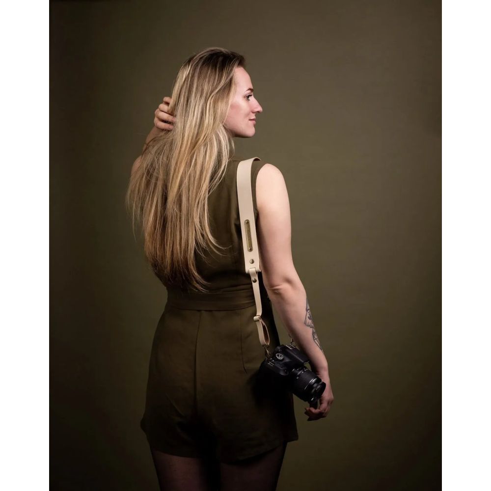 The Hantler Camera Neck strap Ivory / Brass