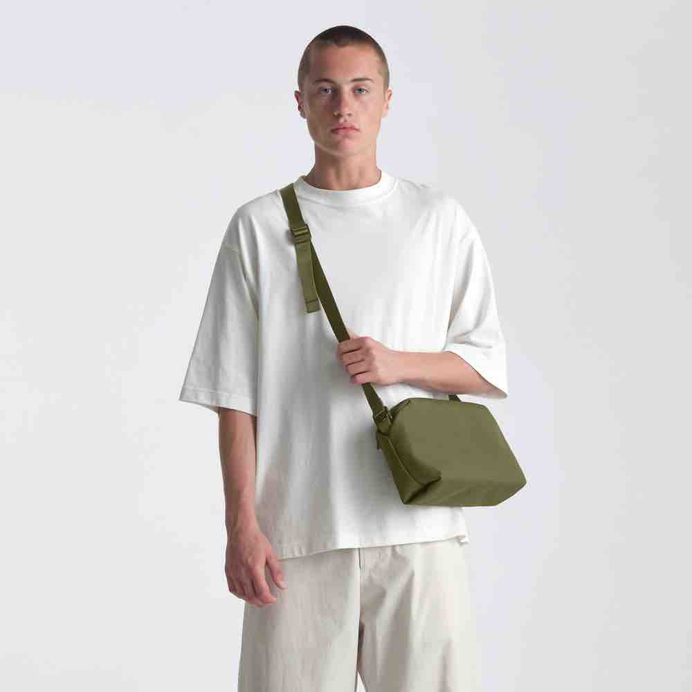 Urth Dolomite Camera Sling green
