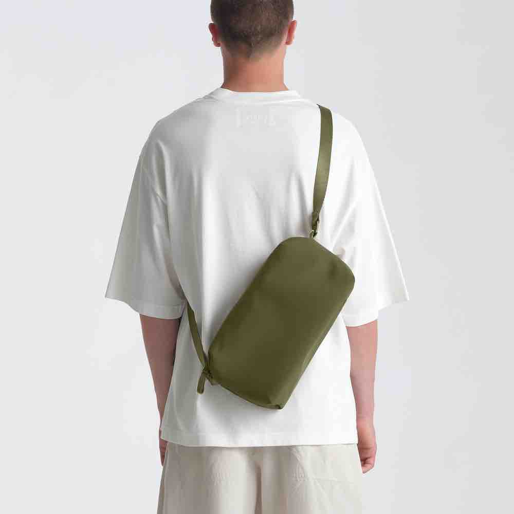 Urth Dolomite Camera Sling green