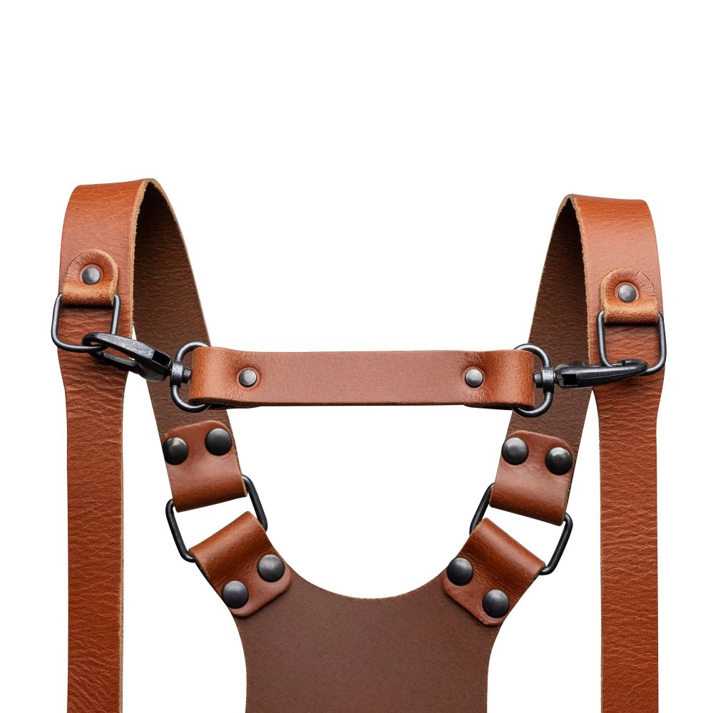 The Hantler Chest strap Cognac / Brass, large 33cm