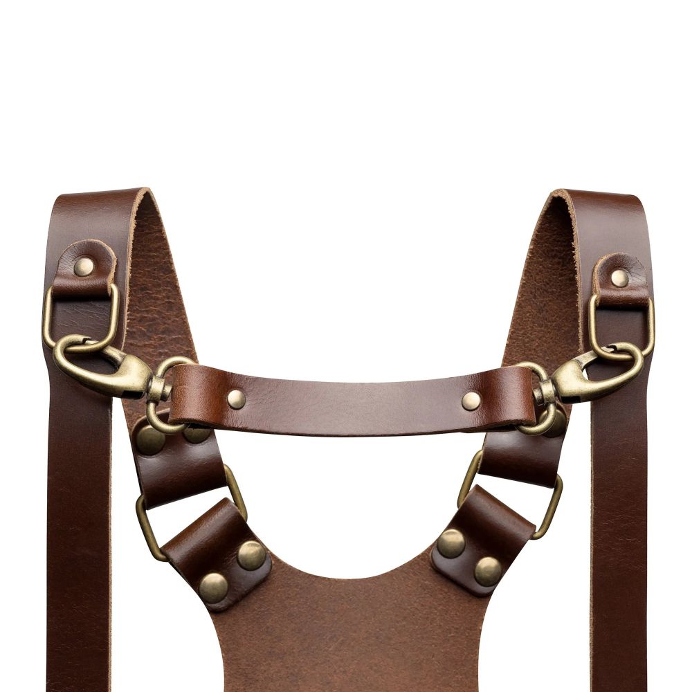 The Hantler Chest strap Brandy / Brass, large 33cm
