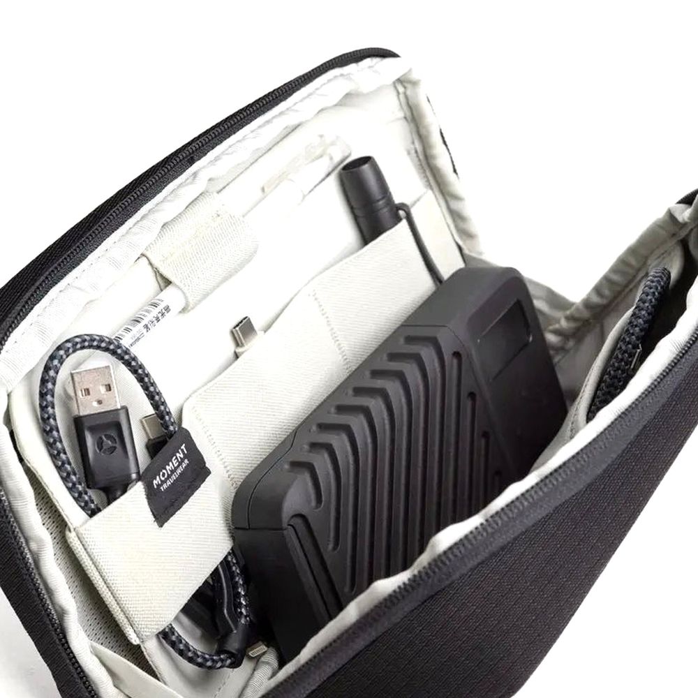 Moment Tech Organizer - black