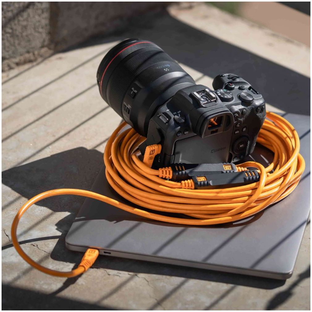 Tether Tools TetherPro Optima 10G USB-C, 31' (9.4m), straight to right orange