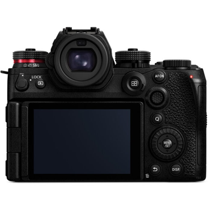 Panasonic Lumix DC-S1R II + Lumix S 24-105mm f/4.0 Macro OIS