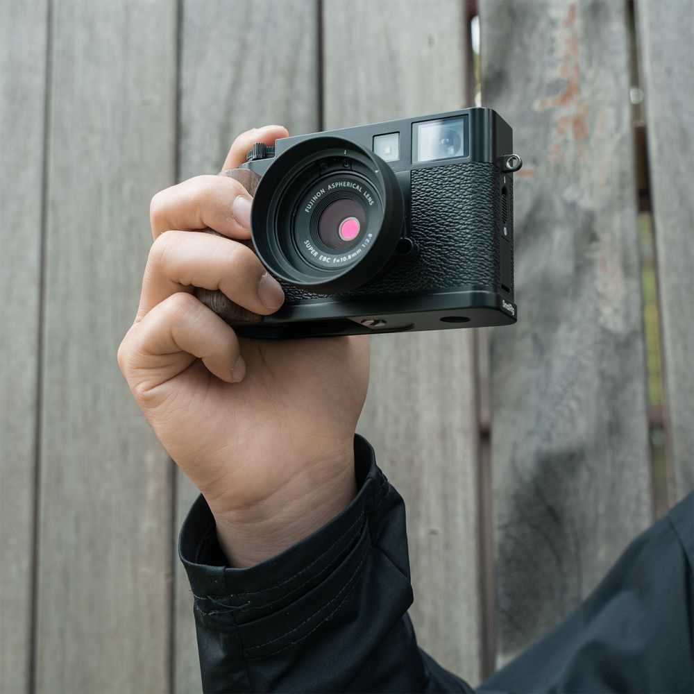 SmallRig 5224 L-Shaped Mount Plate with Wooden Handle for FUJIFILM X half, black