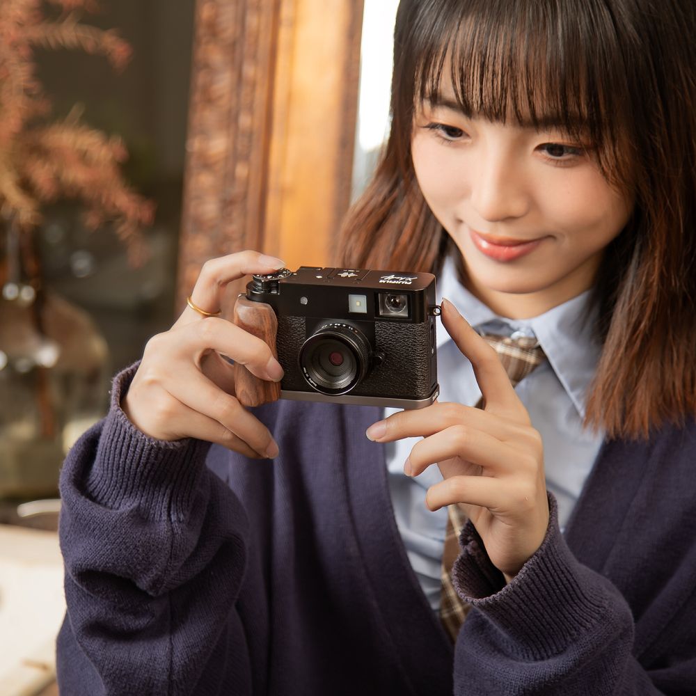SmallRig 5394 L-Shaped Mount Plate with Wooden Handle for FUJIFILM X half, charcoal silver