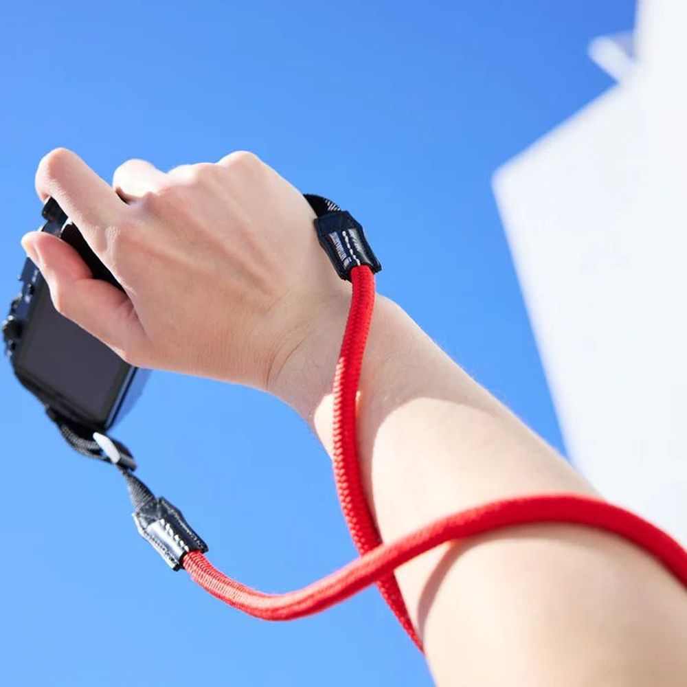 Artisan & Artist ACAM 307A Camera strap, red